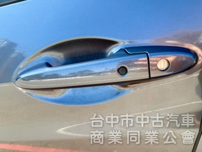 1.8 摸門 免鑰匙  定速 電子手煞車