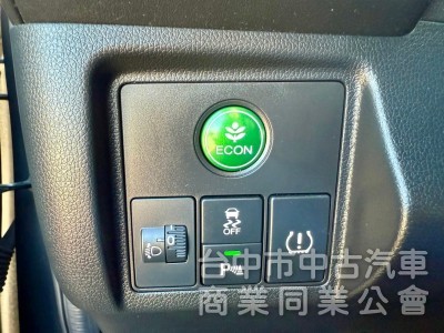 1.8 摸門 免鑰匙  定速 電子手煞車