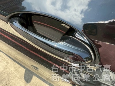 ikey 摸們  定速 全景天窗 電尾門 電動椅  方向盤加熱  車側盲點 車道偏移 電尾門  電動椅 