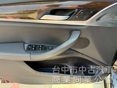 ikey 摸們  定速 全景天窗 電尾門 電動椅  方向盤加熱  車側盲點 車道偏移 電尾門  電動椅 