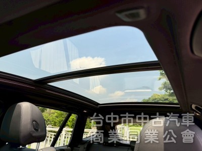 ikey 摸們  定速 全景天窗 電尾門 電動椅  方向盤加熱  車側盲點 車道偏移 電尾門  電動椅 