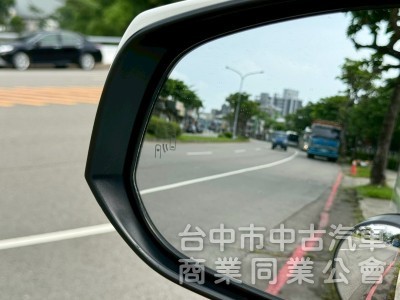 認證車  ikey  摸門  定速  電滑門電動椅冷熱通風 JBL音響   影音系統  4WD 電動椅  電動尾門  