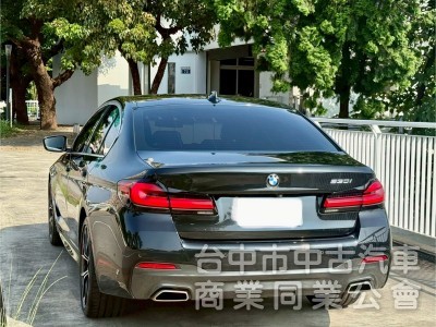 530i M-SPORT 小改款  ikey  摸門  5AU跟車 盲點  車道置中   電動椅  電動尾  HK音響 