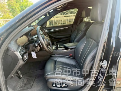 530i M-SPORT 小改款  ikey  摸門  5AU跟車 盲點  車道置中   電動椅  電動尾  HK音響 