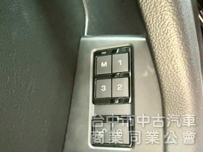 25T R-SPORT 內外套件  馬力250匹  ikey  摸門  定速   影音系統   