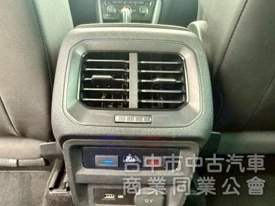 ikey  摸門  acc定速跟車  車道維持  360環景系統    電動椅  後做出風口  電尾門 