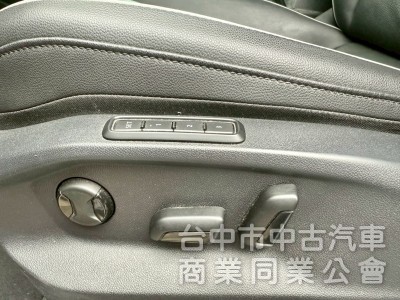 ikey  摸門  acc定速跟車  車道維持  360環景系統    電動椅  後做出風口  電尾門 