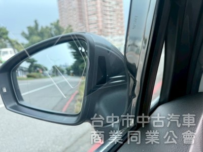 ikey  摸門  acc定速跟車  車道維持  360環景系統    電動椅  後做出風口  電尾門 