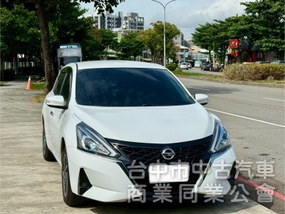 I-TIIDA 1.6 五門掀背 配備 ikey  摸門  定速   盲點偵測  影音系統