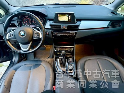 BMW 218D 五人座 柴油引擎 配備: ikey 摸門 定速 電動椅 倒車影像  後座出風口  
