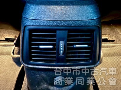 BMW 218D 五人座 柴油引擎 配備: ikey 摸門 定速 電動椅 倒車影像  後座出風口  
