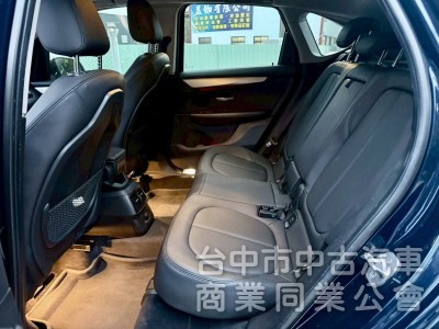 BMW 218D 五人座 柴油引擎 配備: ikey 摸門 定速 電動椅 倒車影像  後座出風口  
