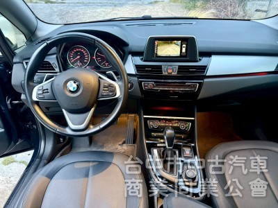 BMW 218D 五人座 柴油引擎 配備: ikey 摸門 定速 電動椅 倒車影像  後座出風口  