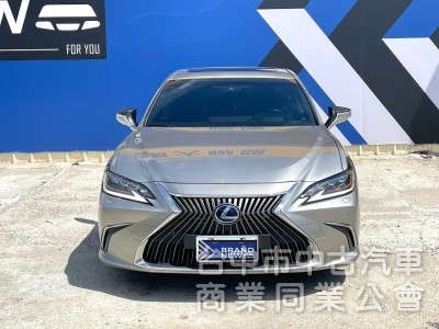2018．Lexus．ES300h．淺棕色．原鈑件
