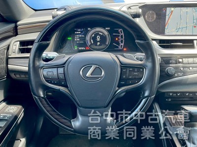 2018．Lexus．ES300h．淺棕色．原鈑件