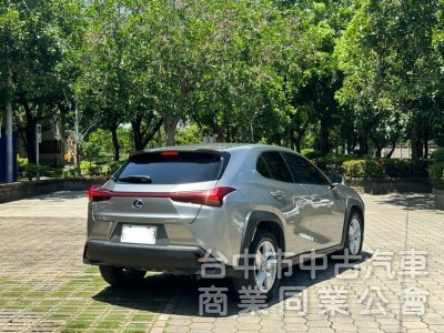 2021．Lexus．UX250h．鈦色