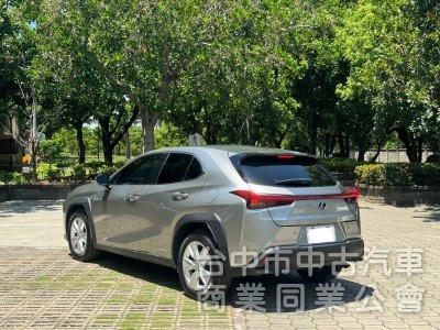 2021．Lexus．UX250h．鈦色