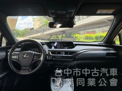 2021．Lexus．UX250h．鈦色