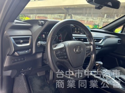 2021．Lexus．UX250h．鈦色