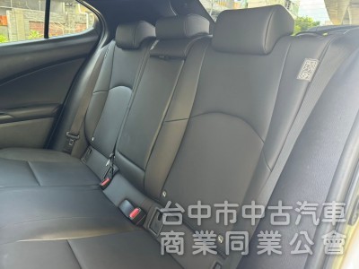 2021．Lexus．UX250h．鈦色