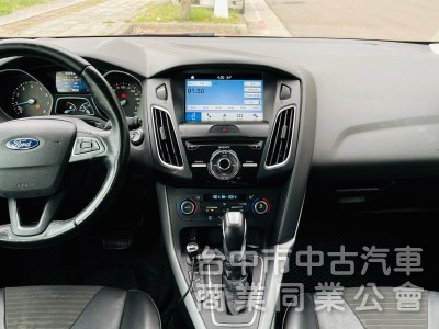 2018．Ford．Focus．銀色