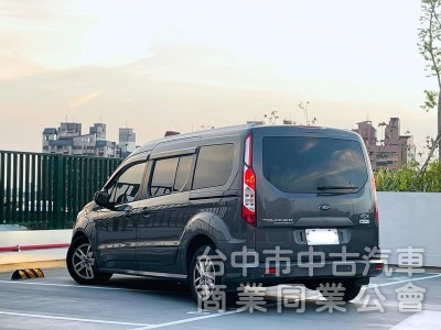 2020．Ford．Tourneo．灰色