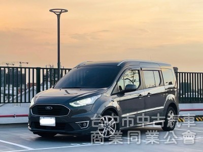 2020．Ford．Tourneo．灰色