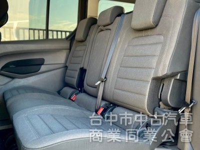 2020．Ford．Tourneo．灰色