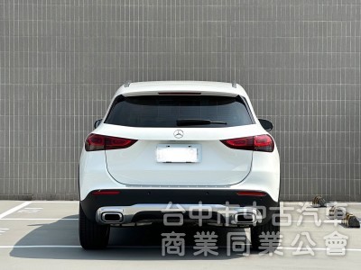 2021．Benz．GLA180．白色