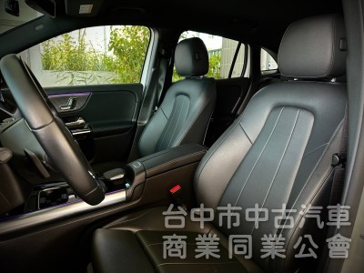 2021．Benz．GLA180．白色