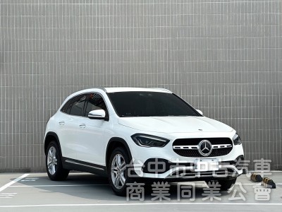 2021．Benz．GLA180．白色