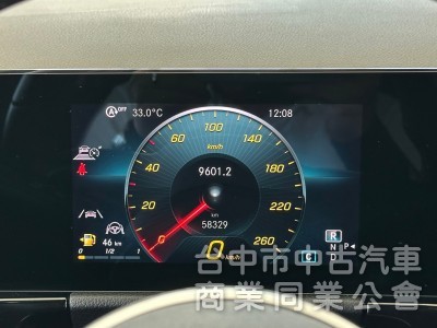 2021．Benz．GLA180．白色