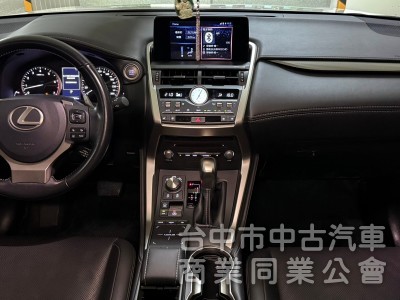 2019．Lexus．Nx300．白色