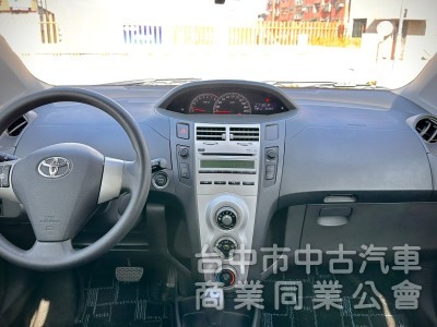 2006．Toyota．Yaris．灰色