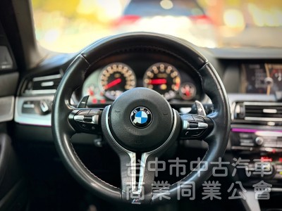 2012．BMW．528i．黑色