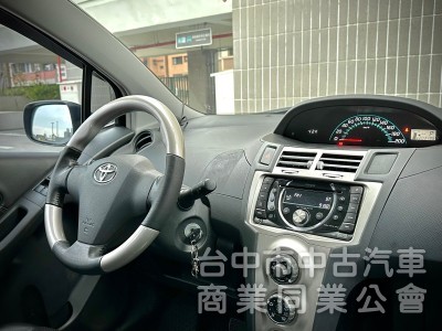 2012．Toyota．Yaris．黑色