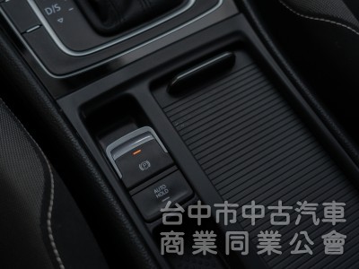 輕化鋁圈 全車原鈑件 HID氙氣頭燈 定速巡航 倒車圖像輔助 可全額貸