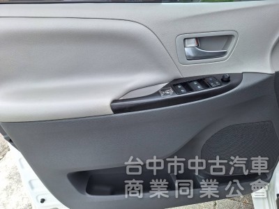 2016豐田SIENNA 七人座豪華休旅車 電動滑門 電動座椅 大螢幕 定速..挑戰全台最優惠價格