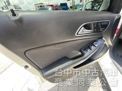 2015年式 M-Benz  A180 1.6  小鋼砲 一手女用車 渦輪引擎 電動座椅 恆溫 入手歐系五門小車最佳首選