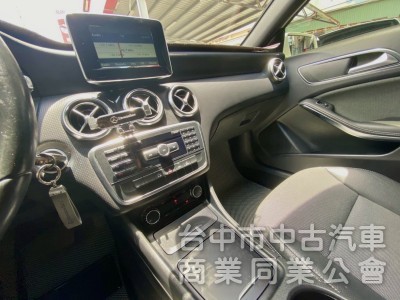 2015年式 M-Benz  A180 1.6  小鋼砲 一手女用車 渦輪引擎 電動座椅 恆溫 入手歐系五門小車最佳首選