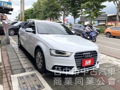 2015年式 AUDI  A4  25 TFSI  Urban 原鈑件 恆溫 電動座椅 HID頭燈 紳士的品味 稀有釋出