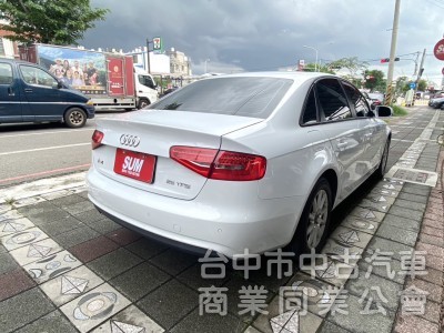 2015年式 AUDI  A4  25 TFSI  Urban 原鈑件 恆溫 電動座椅 HID頭燈 紳士的品味 稀有釋出