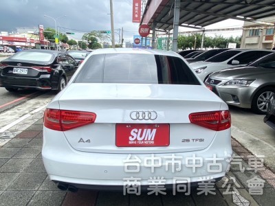 2015年式 AUDI  A4  25 TFSI  Urban 原鈑件 恆溫 電動座椅 HID頭燈 紳士的品味 稀有釋出