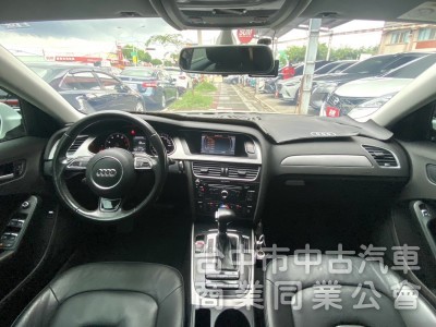 2015年式 AUDI  A4  25 TFSI  Urban 原鈑件 恆溫 電動座椅 HID頭燈 紳士的品味 稀有釋出