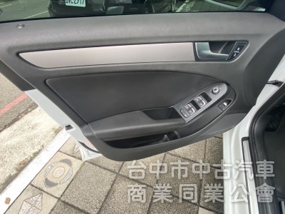 2015年式 AUDI  A4  25 TFSI  Urban 原鈑件 恆溫 電動座椅 HID頭燈 紳士的品味 稀有釋出