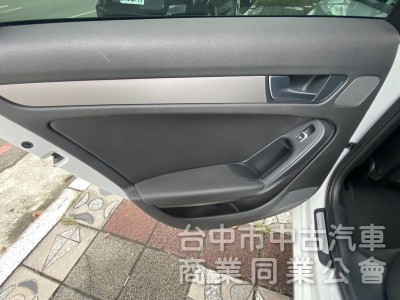 2015年式 AUDI  A4  25 TFSI  Urban 原鈑件 恆溫 電動座椅 HID頭燈 紳士的品味 稀有釋出