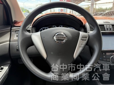 2015年 NISSAN TIIDA 5D 豪華影音版 僅跑4萬公里 恆溫 I-KEY  舒適好開高保值 代步小車首選