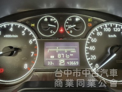 2015年 NISSAN TIIDA 5D 豪華影音版 僅跑4萬公里 恆溫 I-KEY  舒適好開高保值 代步小車首選