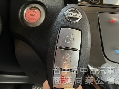 2015年 NISSAN TIIDA 5D 豪華影音版 僅跑4萬公里 恆溫 I-KEY  舒適好開高保值 代步小車首選