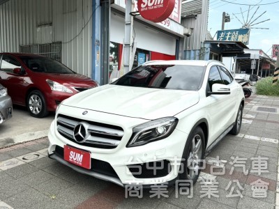 2015年式 M-BENZ 總代理 AMG GLA200 1.6 車況優 僅跑2萬公里 雙電動椅 電尾門 賓士跨界小休旅